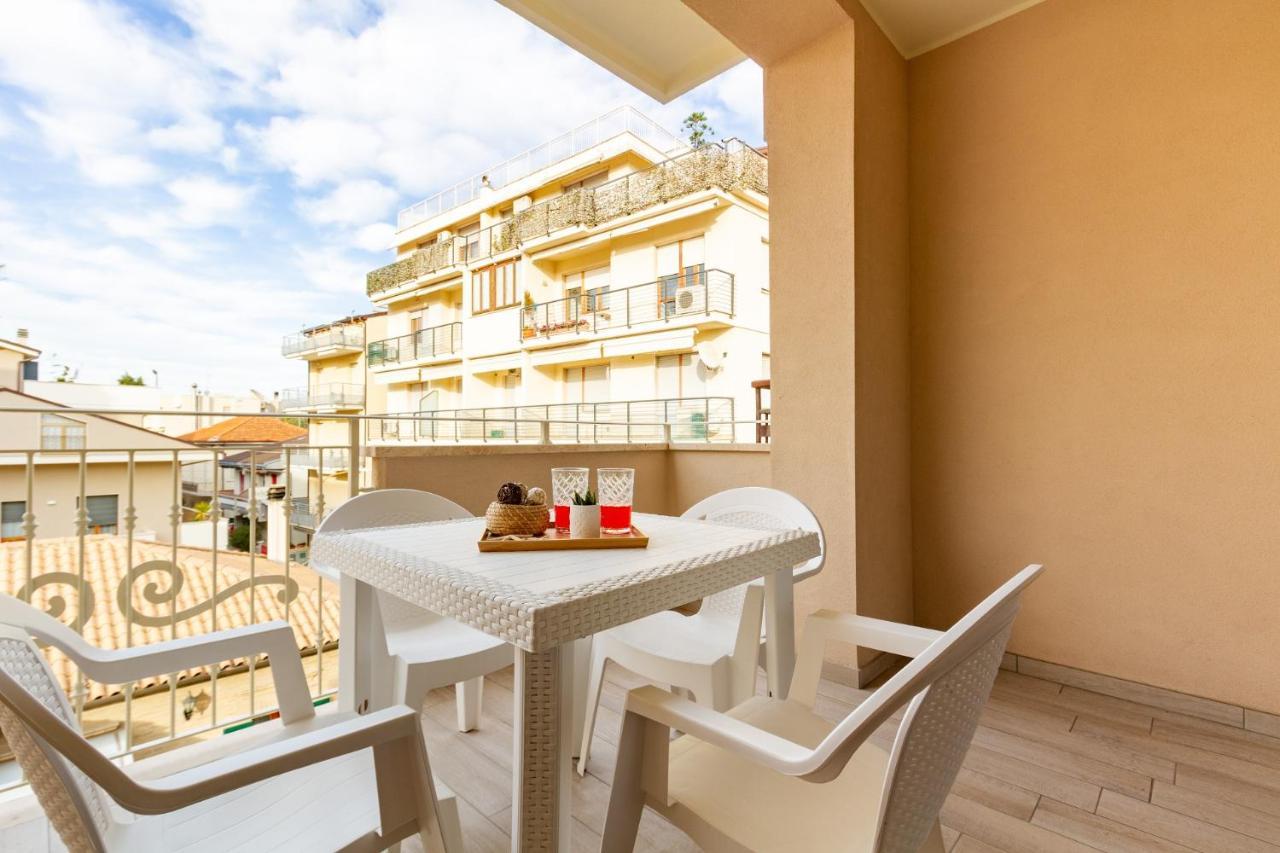 Апартаменти Giada 1P - Palazzina Laura Myho Casa Tortoreto Екстер'єр фото